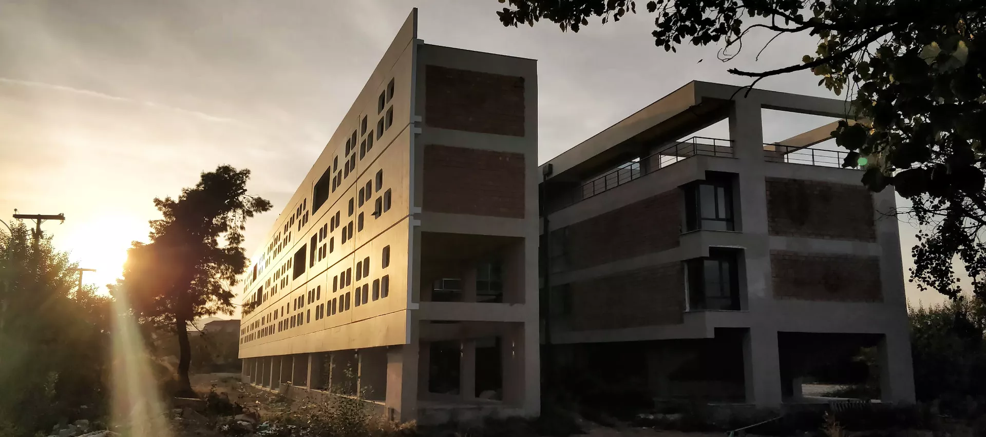 Υπερσύγχρονο κτίριο του Τμήματος ΗΜΜΥ του Πανεπιστημίου Θεσσαλίας, με προκατ στοιχεία ΠΡΟΚΕΛ Σημαντική